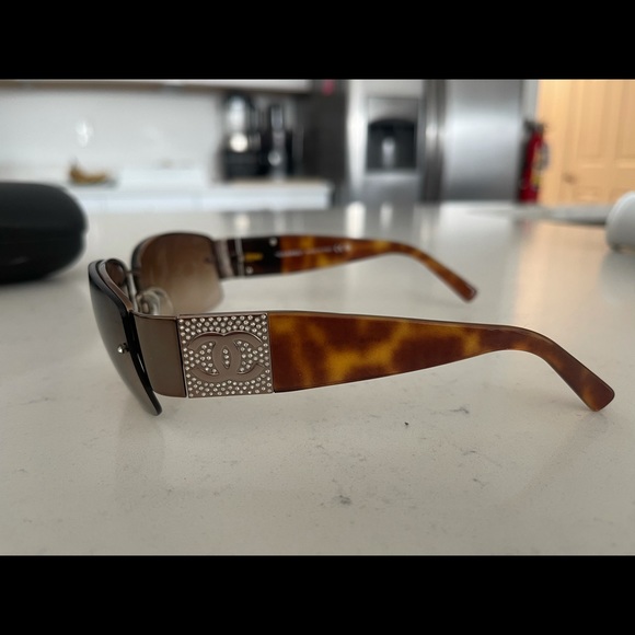 Authentic Chanel 4117B Vintage Sunglasses - Picture 15 of 16